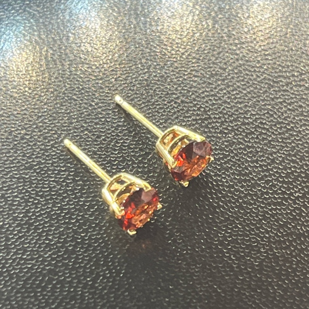 14k yellow gold red stone solitaire stud earrings 4 prong - Picture 9 of 16